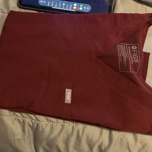 Large Men’s fig scrub top